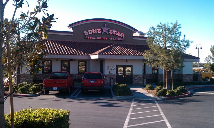 Lone Star Steakhouse And Saloon